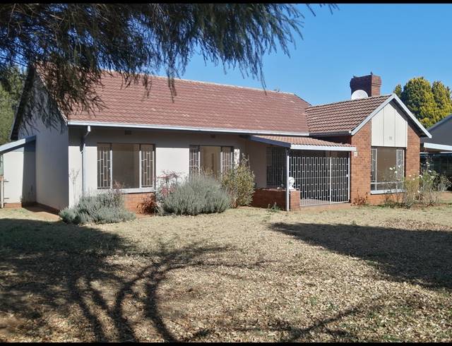 3 BEDROOM FREESTANDING FOR SALE IN STILFONTEIN EXT 4